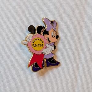 Disney Minnie Mouse Worlds Best Mom Pin